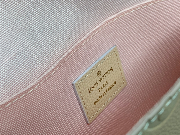 LVコピーウォレット角部分ディテール